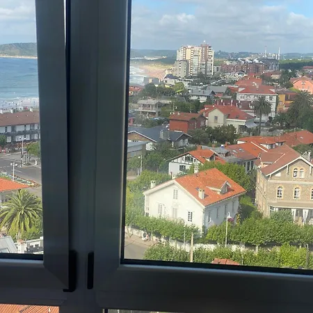 Piso En Con Vistas A Toda Al Playa Salinas (Castrillon)